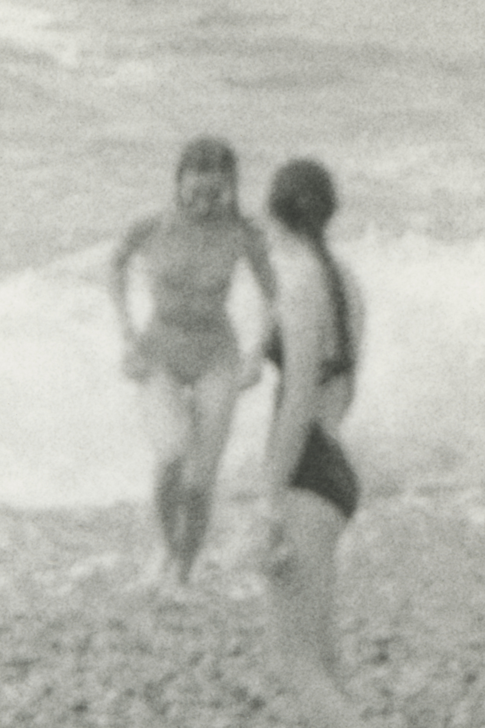 Natalia Kopkinan valokuva, jossa kaksi tyttöä rannalla.